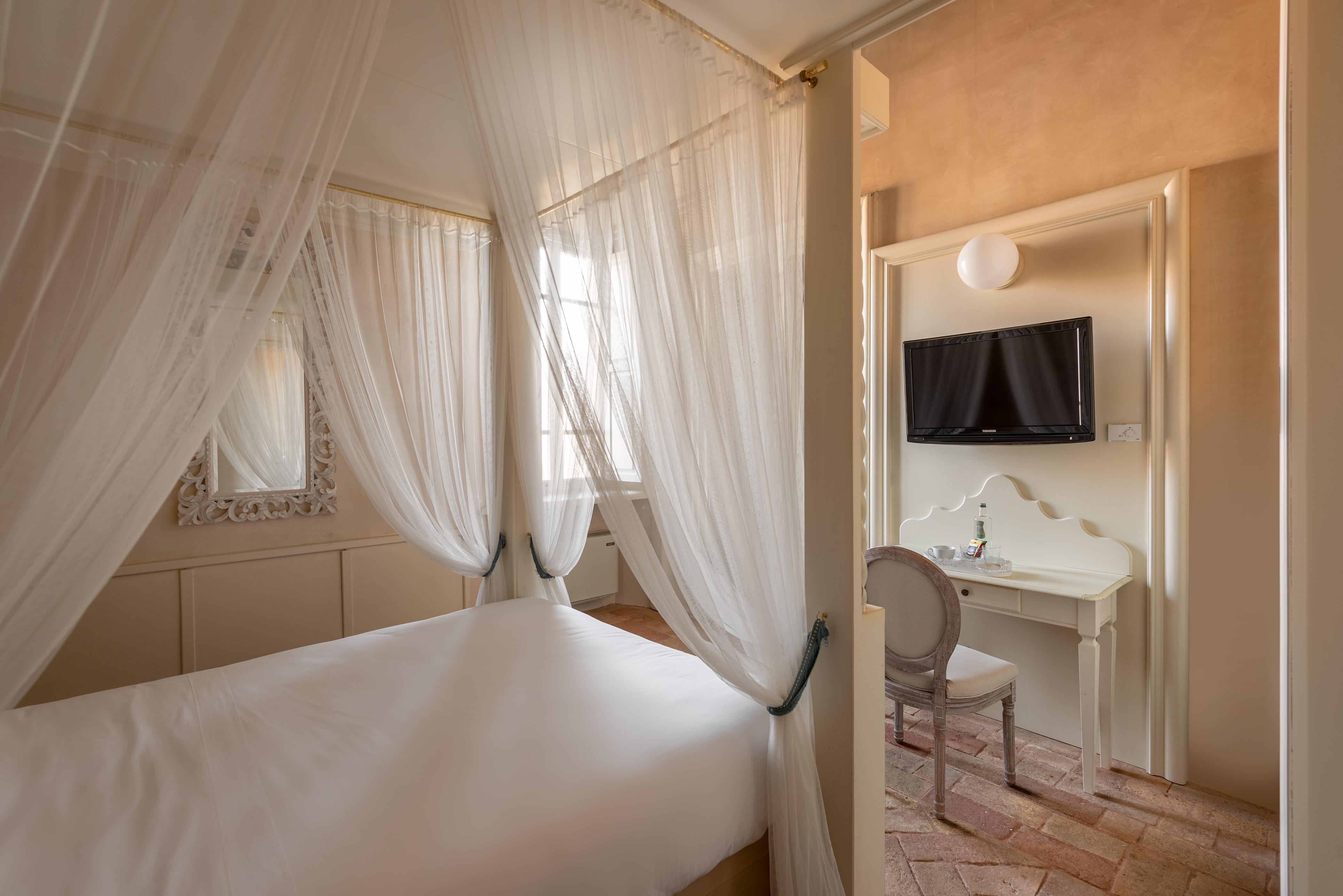 Hotel Palazzo Novello Монтикири Екстериор снимка
